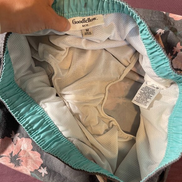 Goodfellow & Co. Men's Swim Trucks Tropical Gray & Pink Floral - Size Medium - Picture 5 of 5